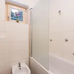 House Mari Nyaraló