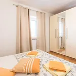 House Mari Nyaraló *